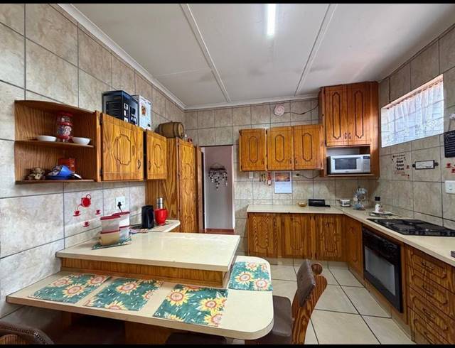 3 BEDROOM HOUSE FOR SALE IN VANDERBIJLPARK CW 5